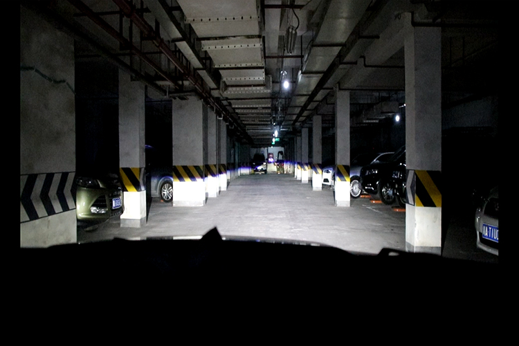 成都天一車燈格界LED雙光透鏡近光實拍