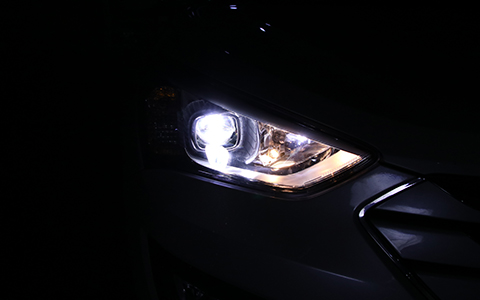 現(xiàn)代新勝達(dá)車(chē)燈改裝升級(jí)