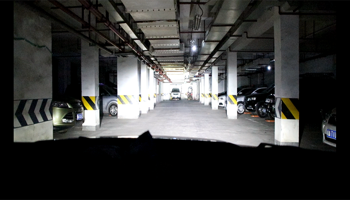 成都天一車燈改裝格界LED雙光透鏡遠(yuǎn)光實拍