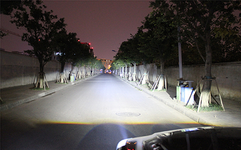成都天一車燈改裝LED雙光透鏡遠光實拍