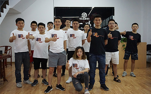 成都天一車燈專業(yè)改燈團隊