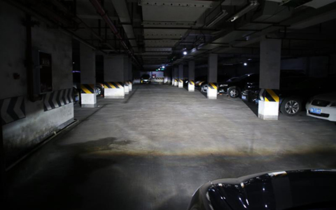 成都天一車燈海拉5氙氣燈透鏡近光實(shí)拍