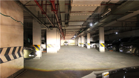 成都天一車燈奧迪A6L車燈升級LED雙光透鏡遠(yuǎn)近光實拍