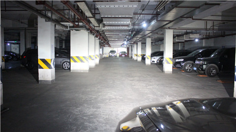 成都寶馬X1車燈改裝LED雙光透鏡遠光效果實拍