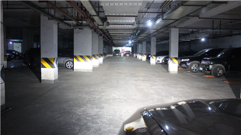 成都天一車燈格界LED雙光透鏡近光實拍