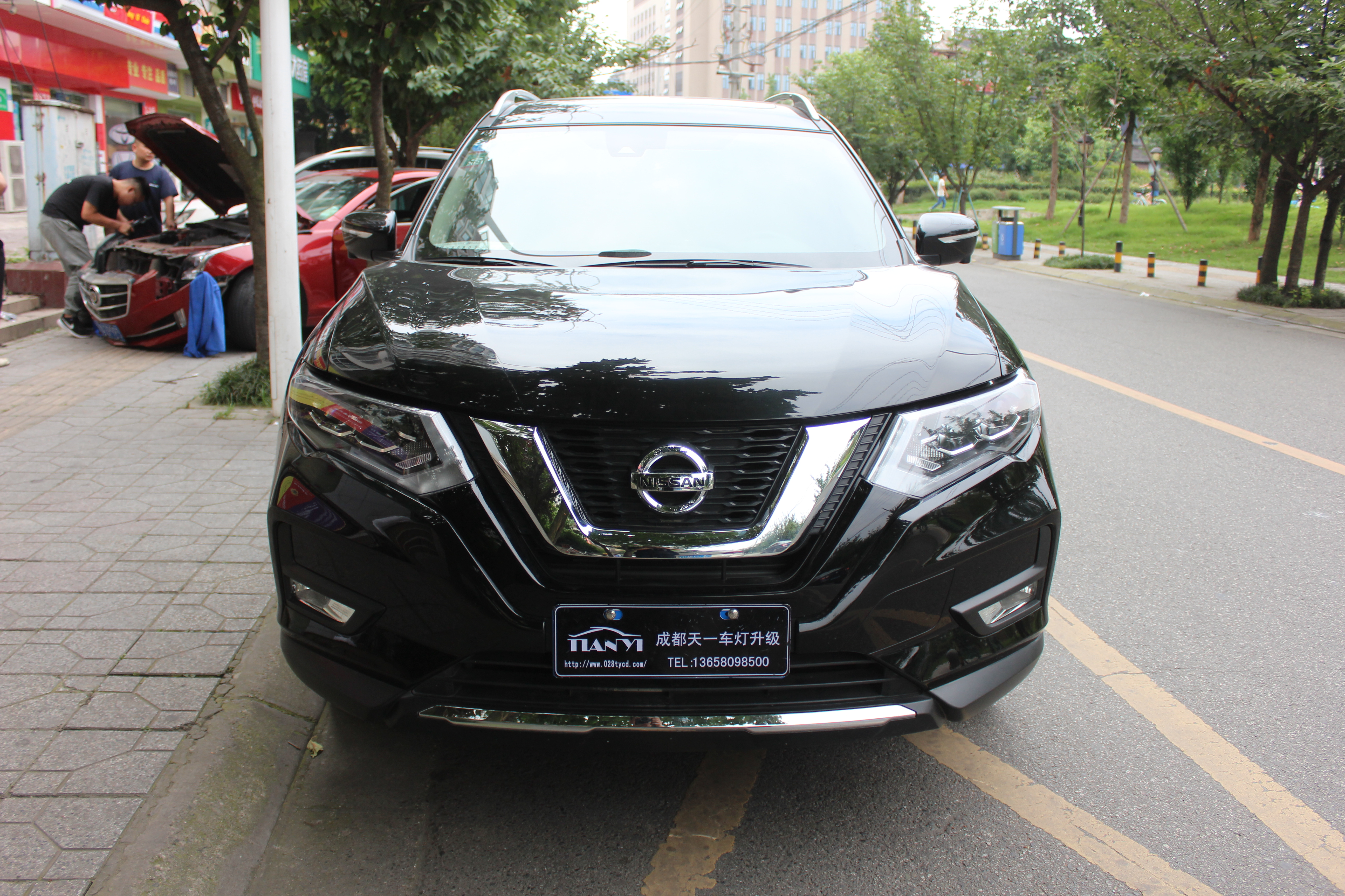 成都天一車燈日產(chǎn)奇駿車燈改裝保力獅LED雙光透鏡