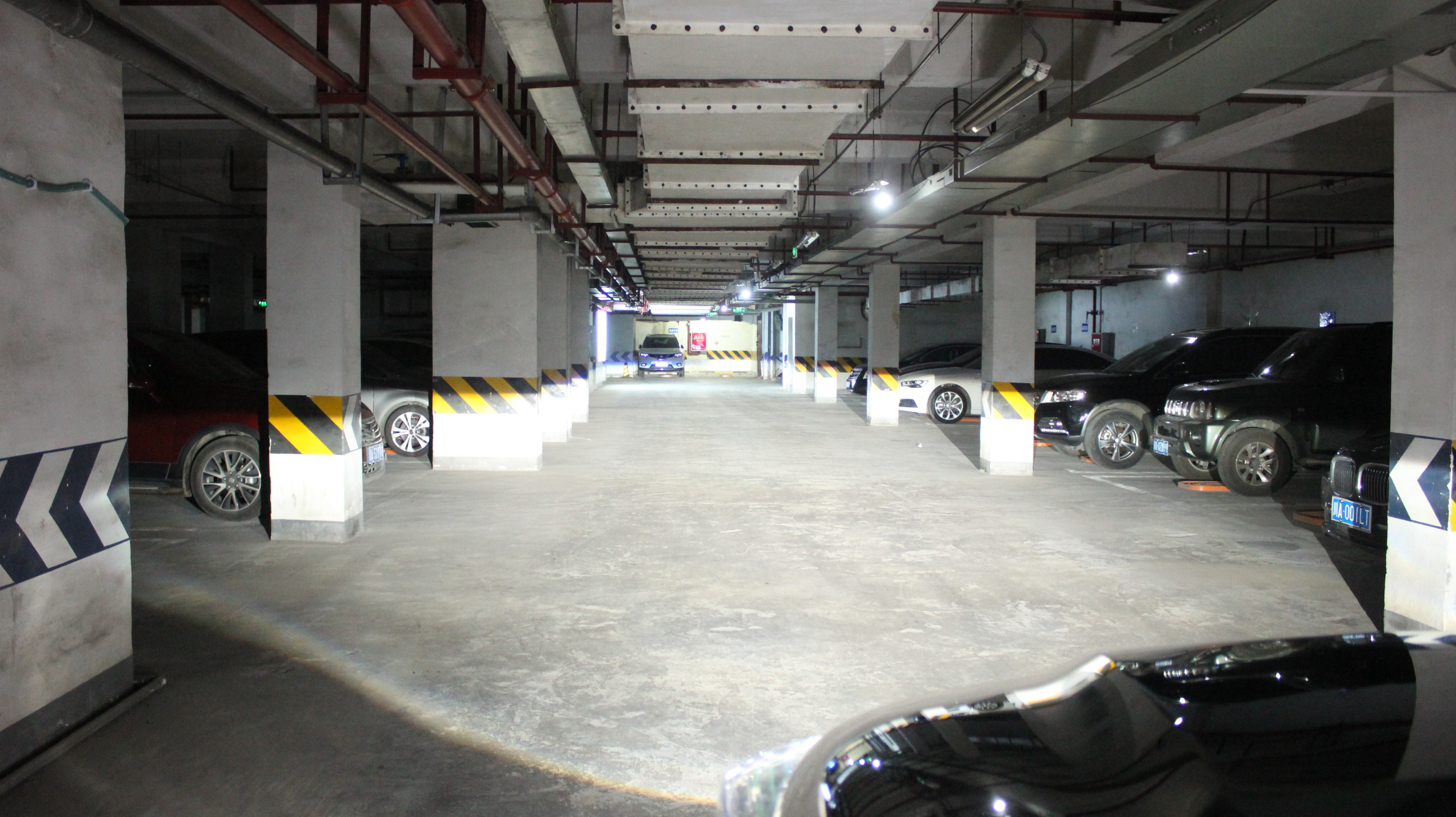 成都天一車燈新漢蘭達(dá)車燈改裝米石LED雙光透鏡近光效果展示