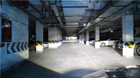 FJ車燈改裝LED雙光透鏡遠(yuǎn)近光效果實(shí)拍