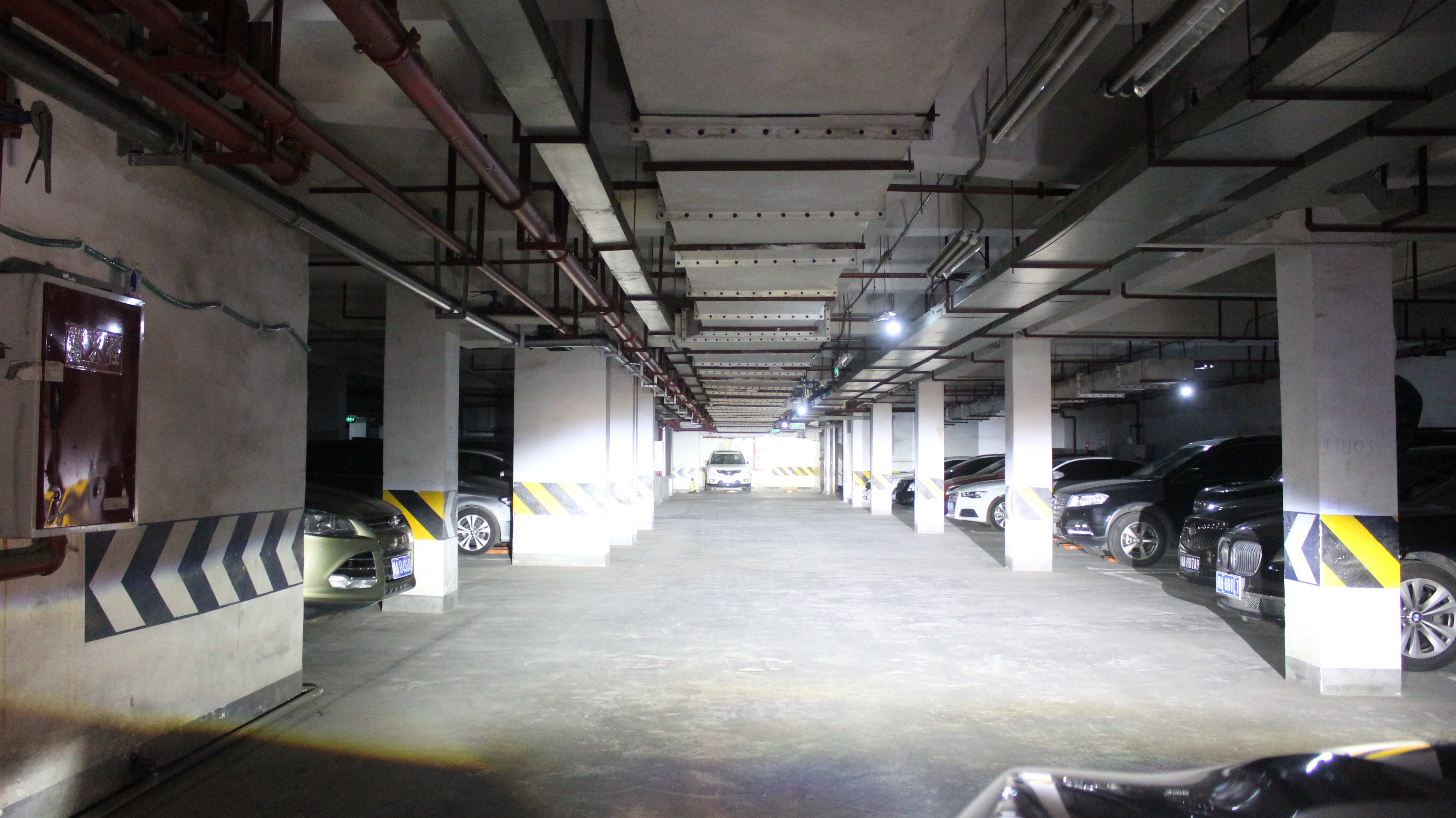 4008車燈改裝LED雙光透鏡遠(yuǎn)光效果實(shí)拍