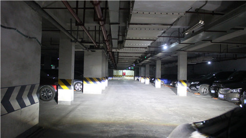 XT5車燈改裝完成后遠近光效果展示