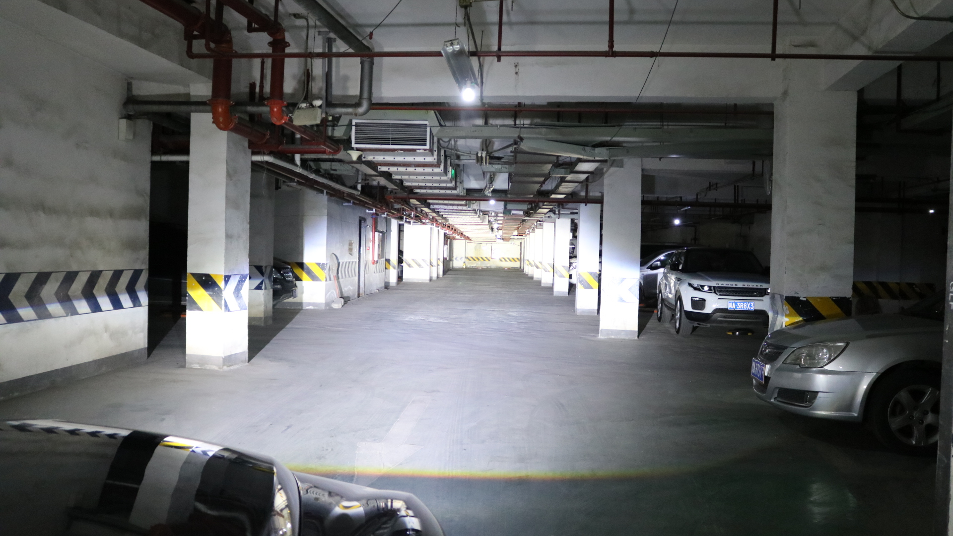 賓利歐陸車燈改裝激光大燈遠(yuǎn)近光效果