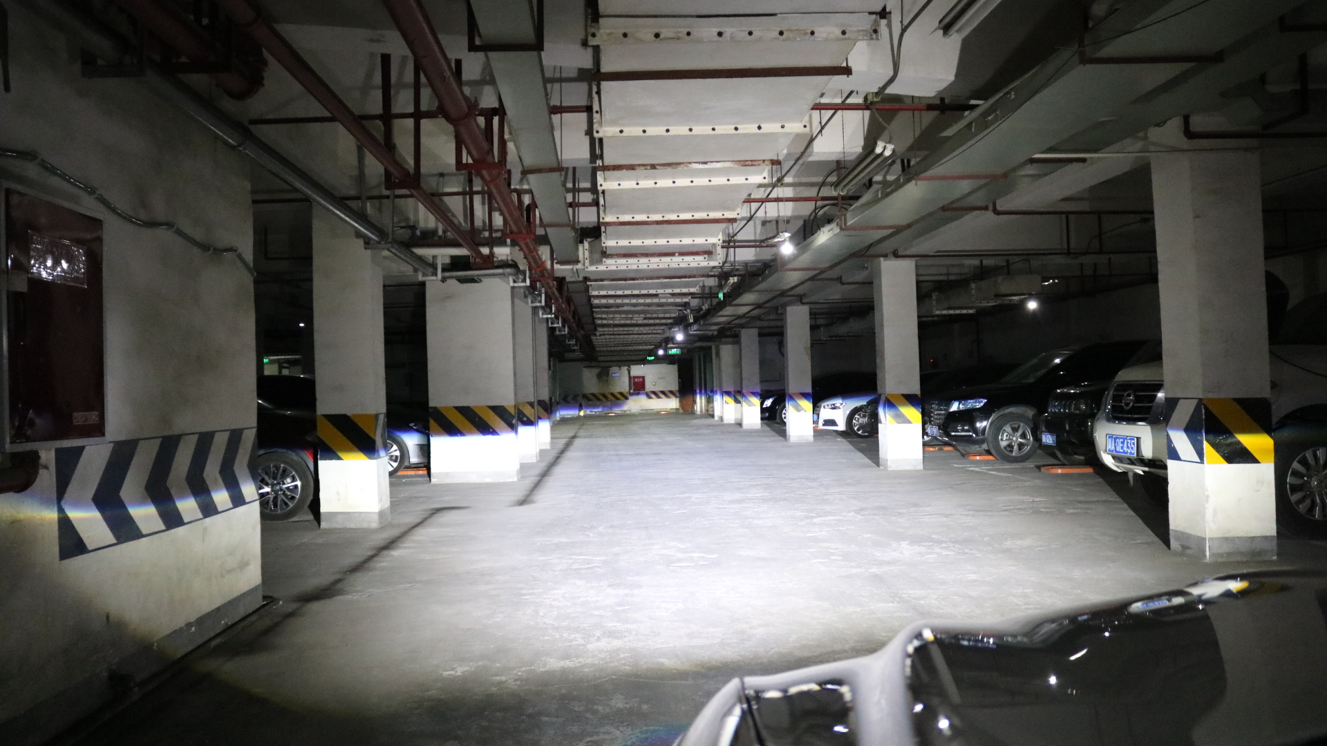 車燈改裝完成后遠近光效果-成都天一車燈