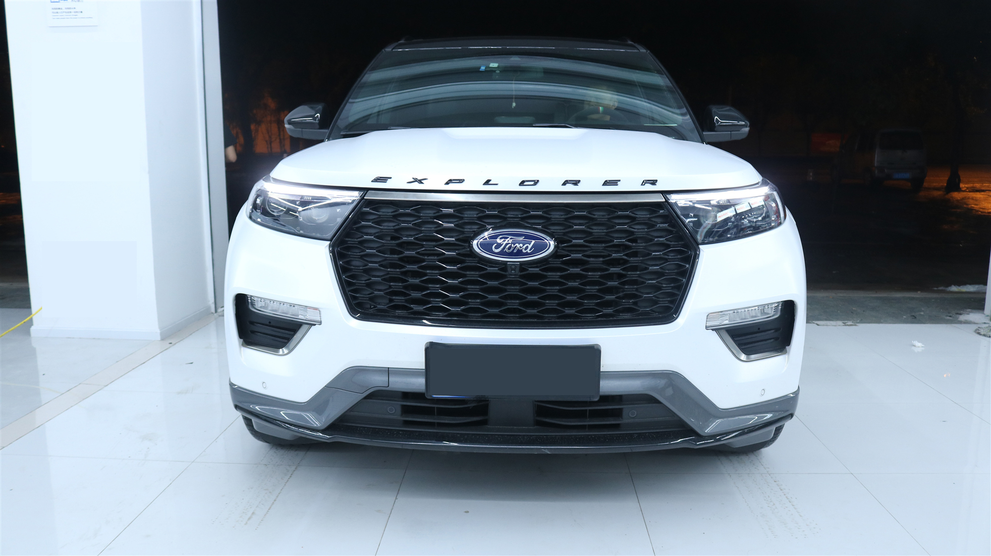 成都天一車燈實(shí)拍福特探險(xiǎn)者車燈改裝四透鏡大燈效果