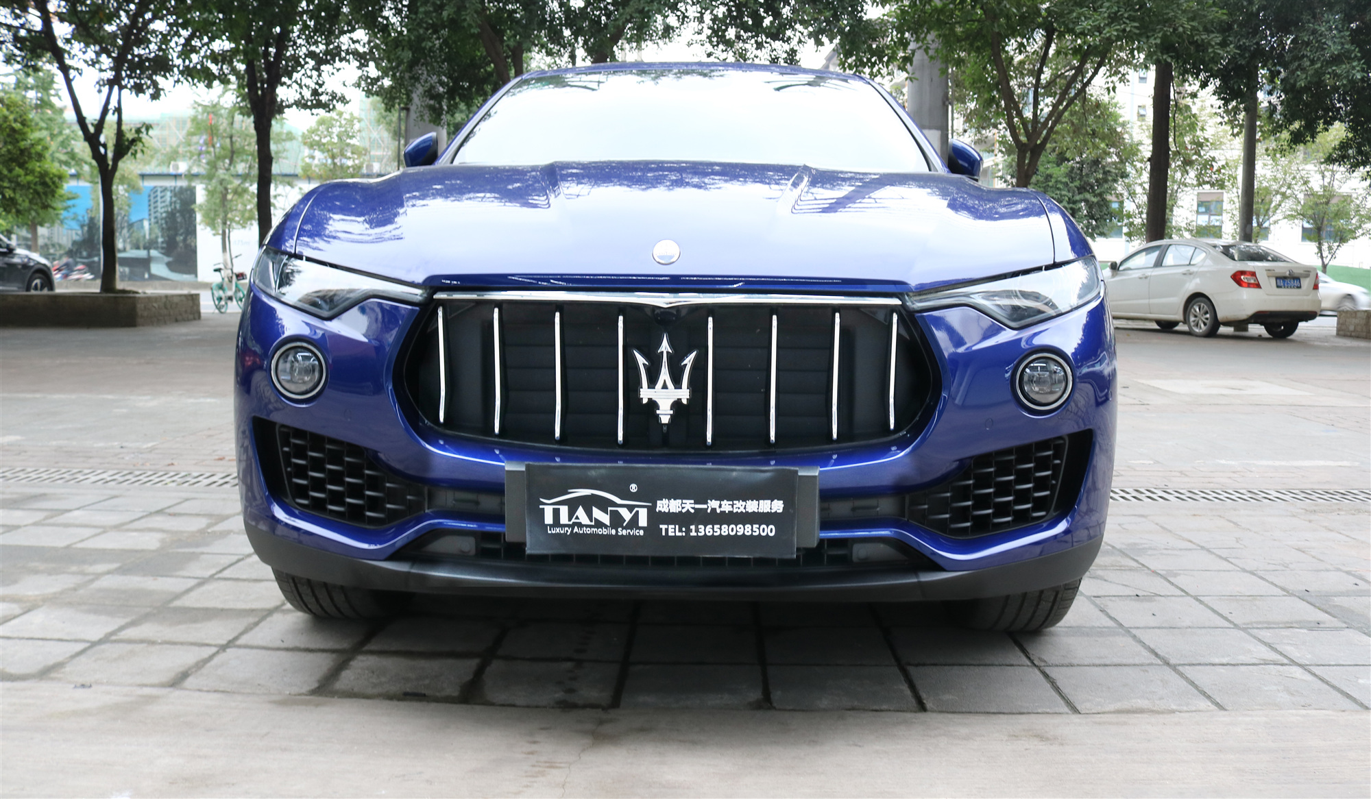 瑪莎拉蒂萊萬(wàn)特車燈改裝激光大燈