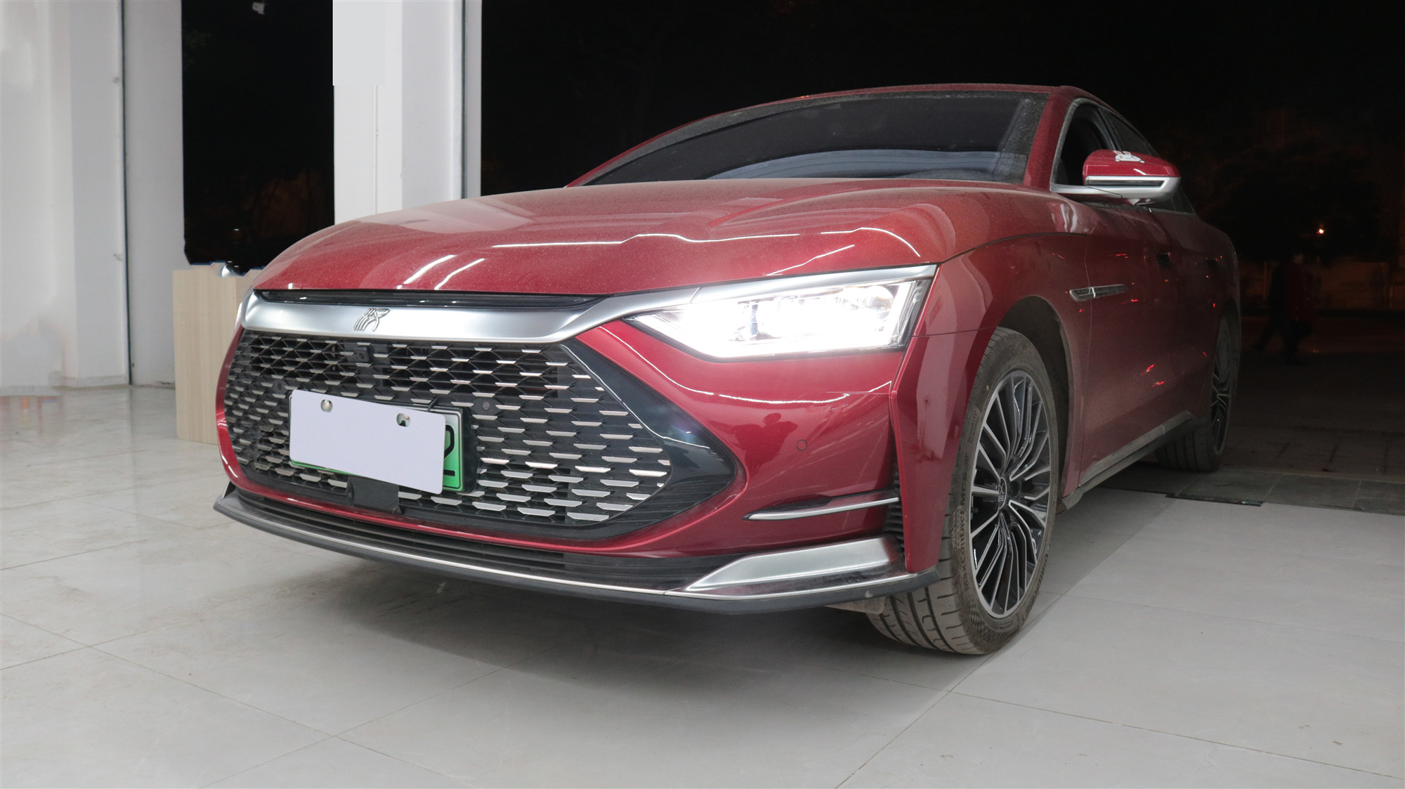 比亞迪漢車燈改裝升級(jí)激光LED雙光透鏡