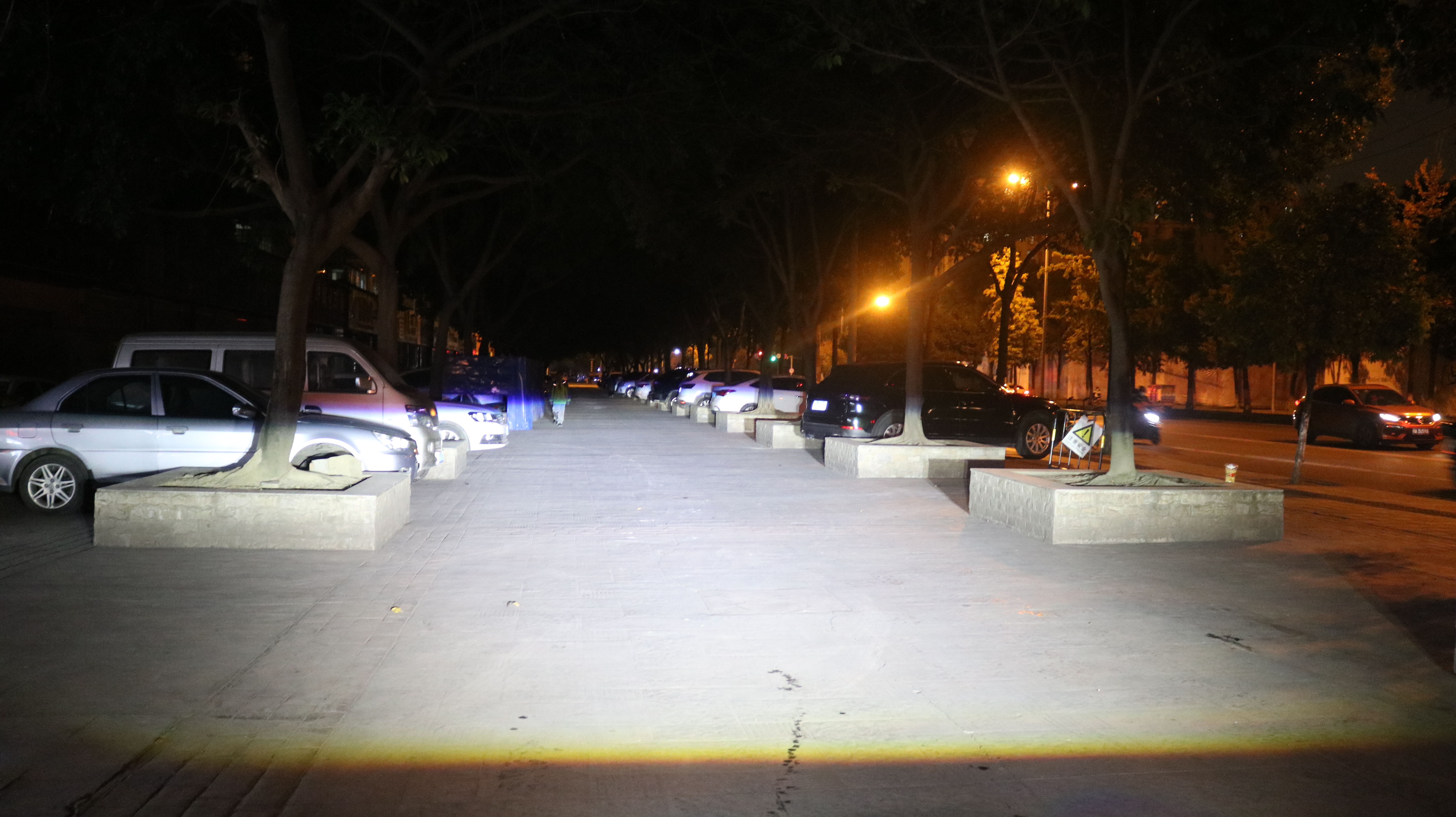 成都天一車燈 遠近光效果實拍